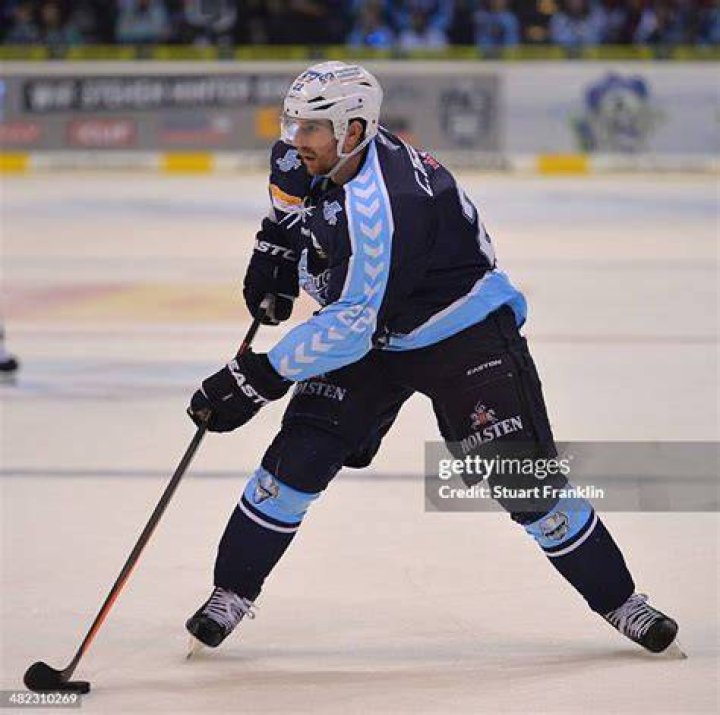 Matthew Pettinger of Hamburg looks dejected during the DEL semi final... News Photo Getty Images