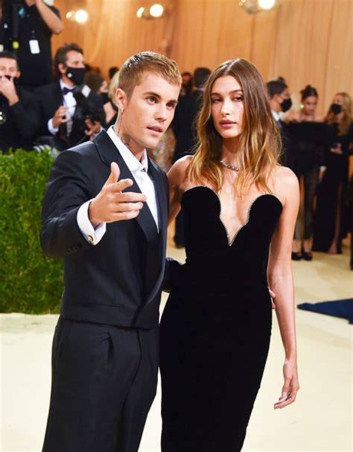 Met Gala 2021 Hailey Baldwin and Justin Bieber Walk the Red Carpet