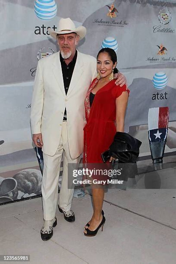 Michelle Valles and Ray Benson Michelle Valles and Ray Ben&hellip; Flickr