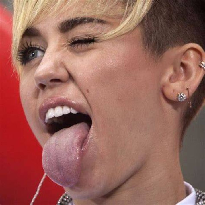 Miley says sticking her tongue out is her 'rebellious punk rock thing'