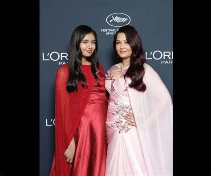 Mommy Aishwarya looked beautiful in a black coloured tracksuit and Aaradhya rocked a purple Harry Potter hoodie which she paired with blue wide-leg denims.