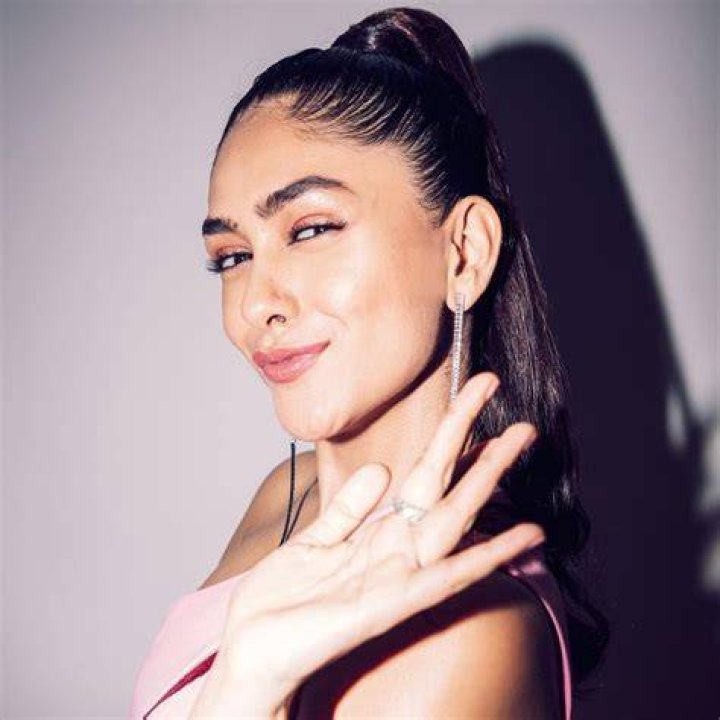 Mrunal Thakur net worth 2023, boyfriend, affairs, age, height, bio AKG Matrix