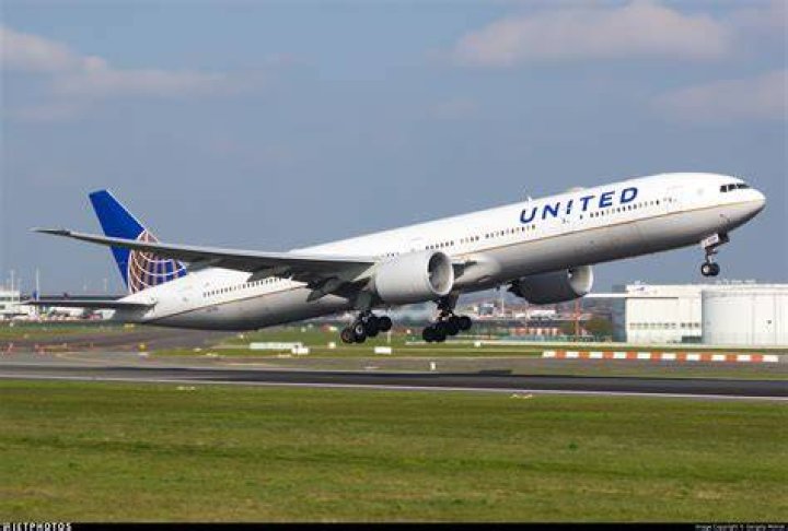 N2748U United Airlines Boeing 777300ER Photo by Alessandro Somers ID