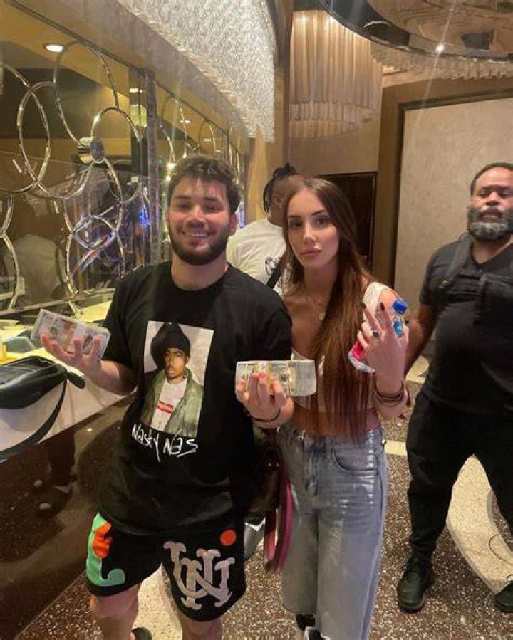 Naomi is the elder sister of popular streamer Adin Ross
