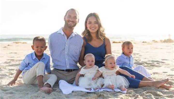 Nick Vujicic wife, net worth, limbs story, children, achievements Tuko