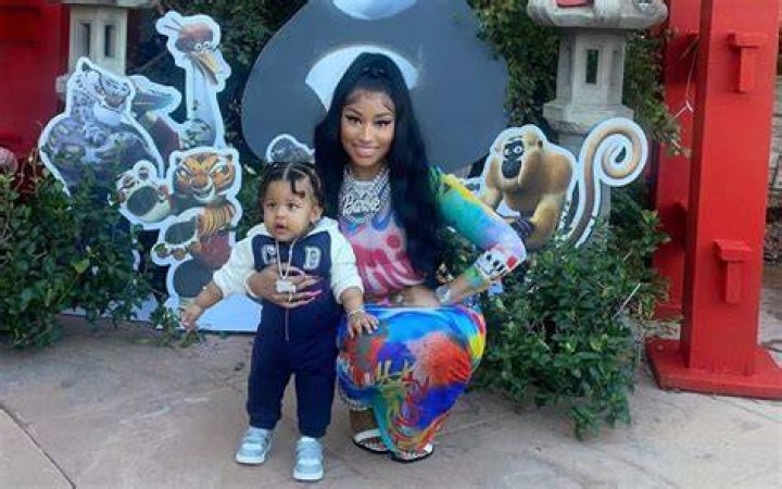 Nicki Minaj Warns Son Papa Bear About Tearing Up Her Massive New Closet Urban Islandz