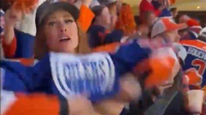 Oilers Fan Flashes Crowd Video Twitter Video Reddit Trend