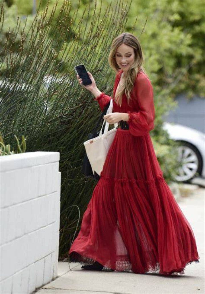 Olivia Wilde - red shoes