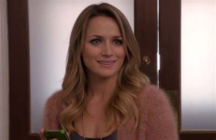 One Tree Hill Alum Shantel VanSanten and Victor Webster Split Tear