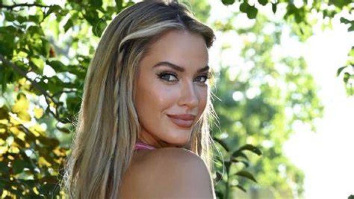 Paige Spiranac shows off her cleavage
