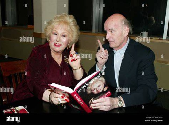 Peter Boyle, Doris Roberts, Ray Romano, Patricia Heaton, Brad Garrett and Monica Horan star in 'Everybody Loves Raymond.'