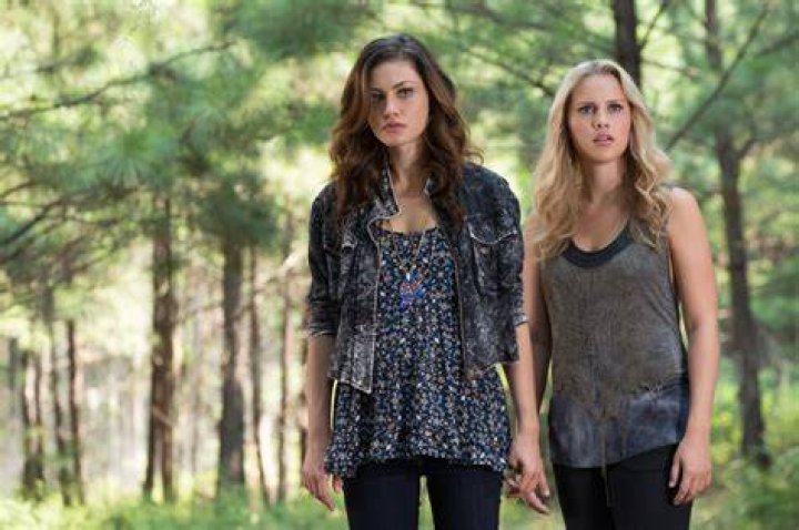 Phoebe Tonkin Movies and TV Shows, Height, Dating History, Daughter, Instagram ABTC