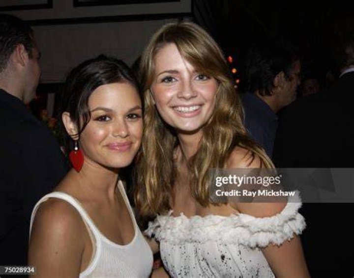 Rachel Bilson et Misha Barton in "The O.C." Serie tv