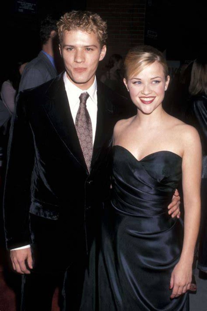 Reese Witherspoon and Ryan Phillippe attend The 78th Annual Academy Awards Governor's Ball in 2006.