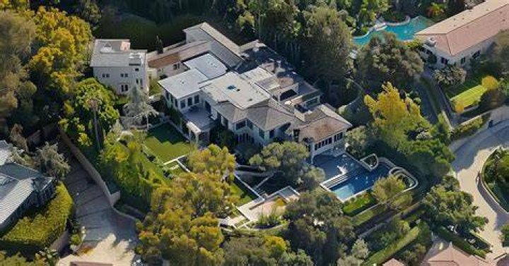 Ryan Reynolds House Is a Zoo After Blake Lively Gave Birth to Baby 4