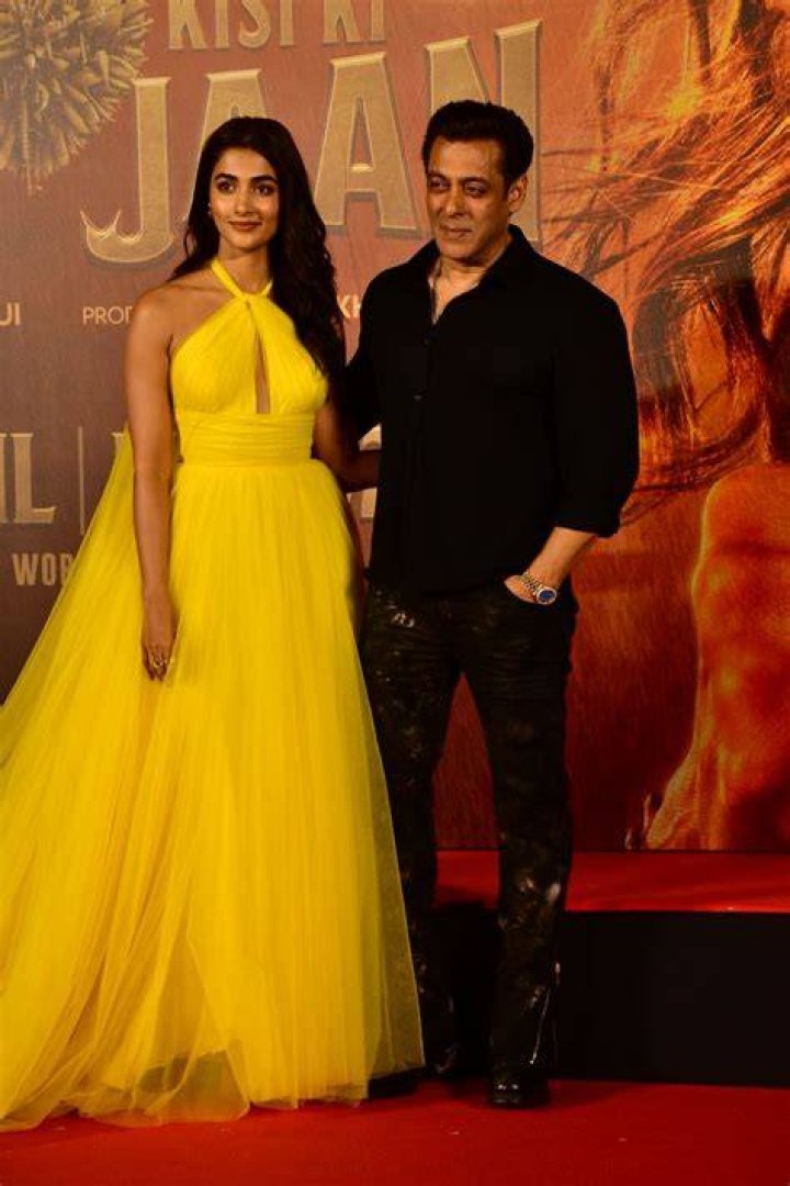 Salman Khan, Pooja Hegde, Shehnaaz Gill and Palak Tiwari 