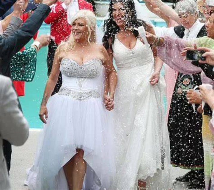 Samantha Fox and Linda Olsen recently got married (Image via Keith Curtis/Getty Images)