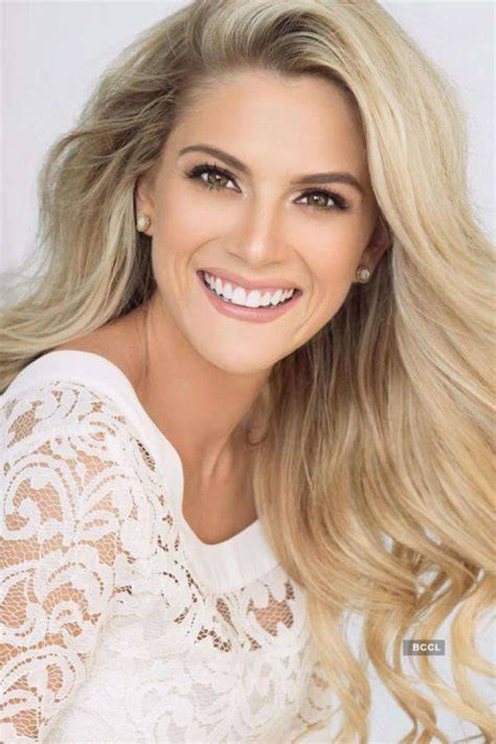 Sarah Rose Summers, Miss USA 2018, issued an apology for her insensitive remarks about Miss Vietnam's English skills during the Miss Universe Contest