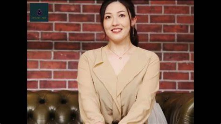 Sayuri Hayama, v&iacute;deo debut (informaci&oacute;n) YouTube