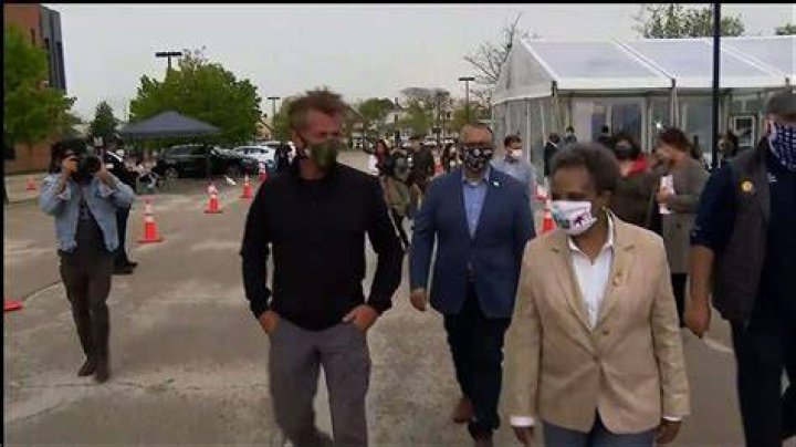 Sean Penn helps add COVID testing sites in Chicago