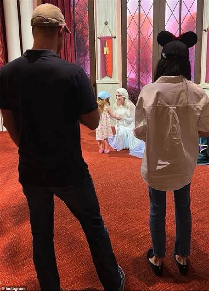 She also showed a Disney cake &ndash;&nbsp;revealing the family would be heading to Florida