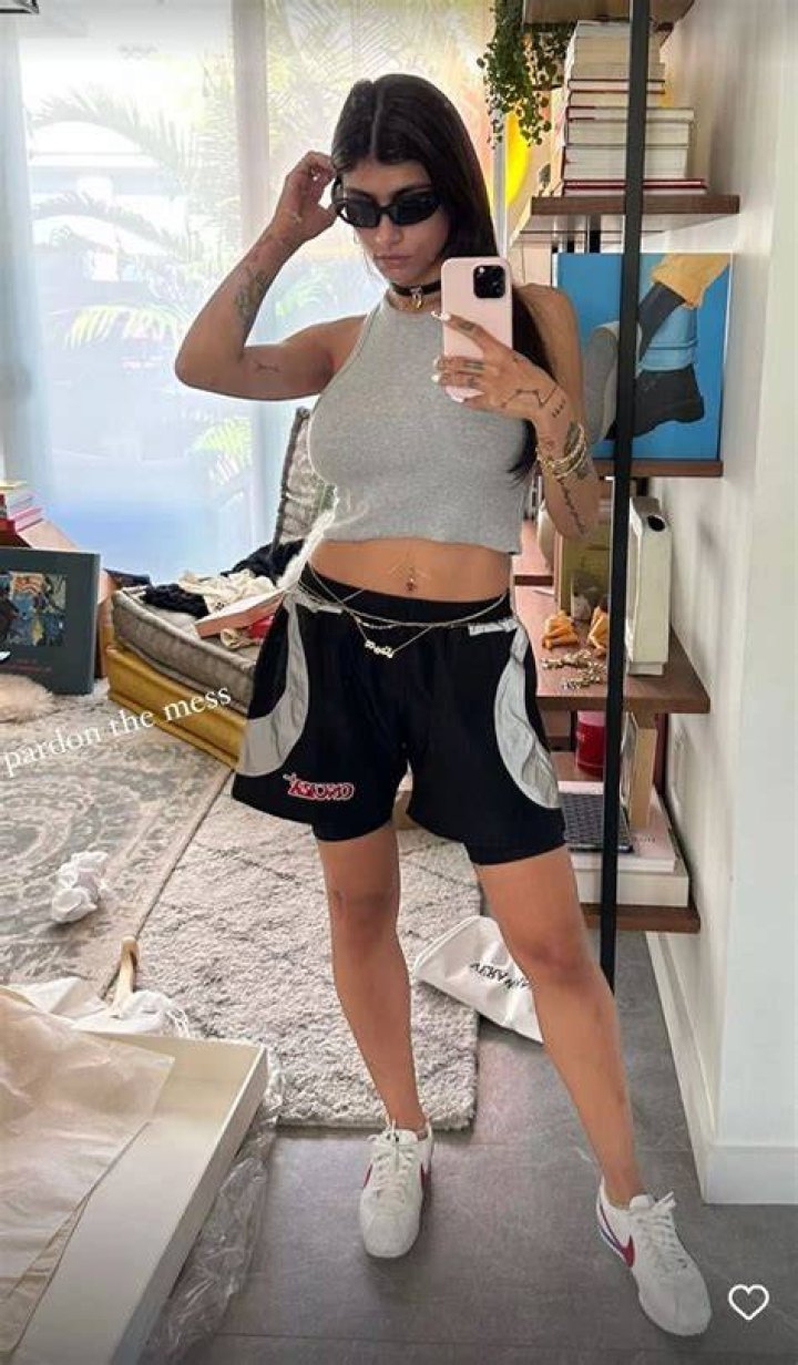 She regularly gives fans a glimpse behind the scenes into her lifestyle