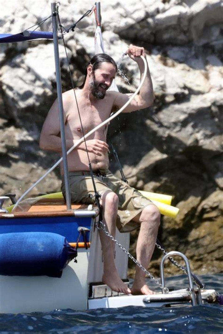 Shirtless Keanu Reeves hoses himself off, sips champagne on boat in Italy Celeb Jam