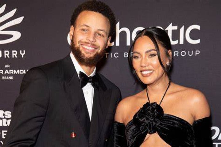 Steph Curry&rsquo;s Wife, Ayesha Curry, Gives Family a Shoutout
