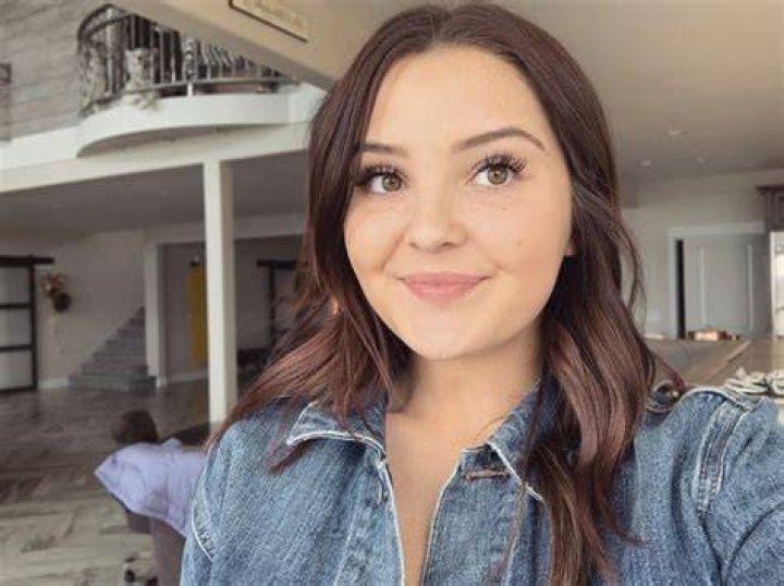 Teen Mom alum Piper Palin announced her pregnancy with an intimate photo on Instagram