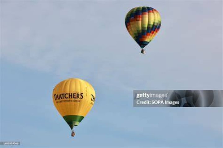 The balloon was seen floating up just after dropping the basket