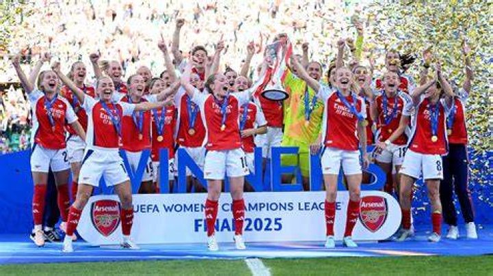 The bronze sets off Arsenal's away kit.