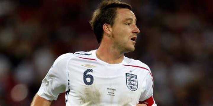 The former England captain popped out of lockdown to his favourite delicatessen