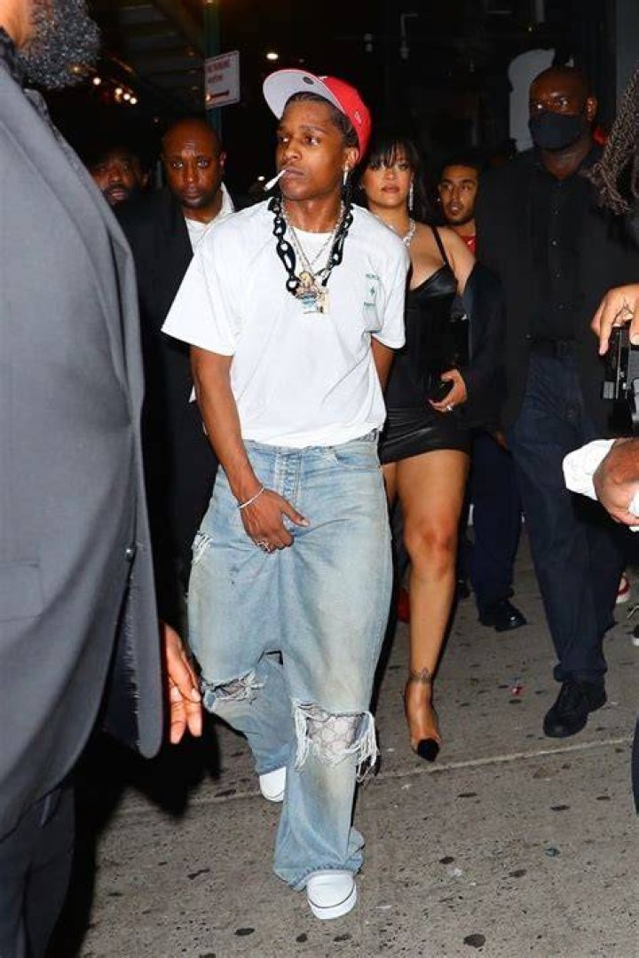 The rapper appeared casual in baggy jeans and a T-shirt