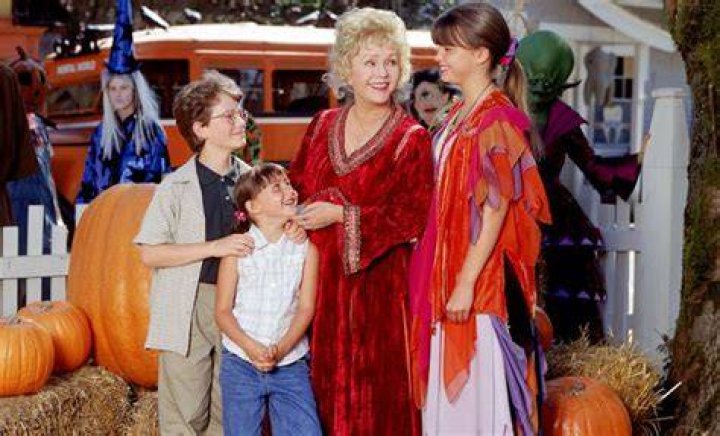 These DIY &lsquo;Halloweentown&rsquo; Halloween Costumes Will Make You Channel Your Inner Witch
