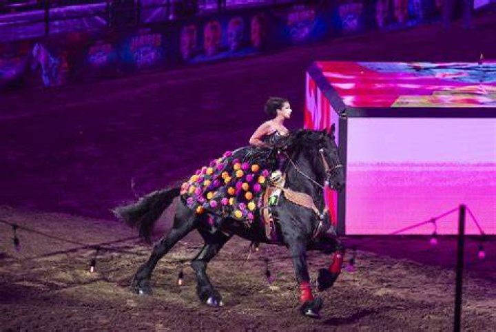 &Aacute;ngela Aguilar monta mejor a caballo que Flor Silvestre; lo domina como Antonio Aguilar El